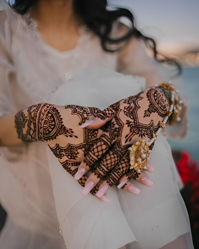 What Mehndi designs are good for special occasions?