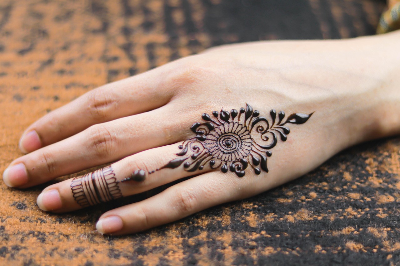 1. The Beauty of Chand Mehndi Design