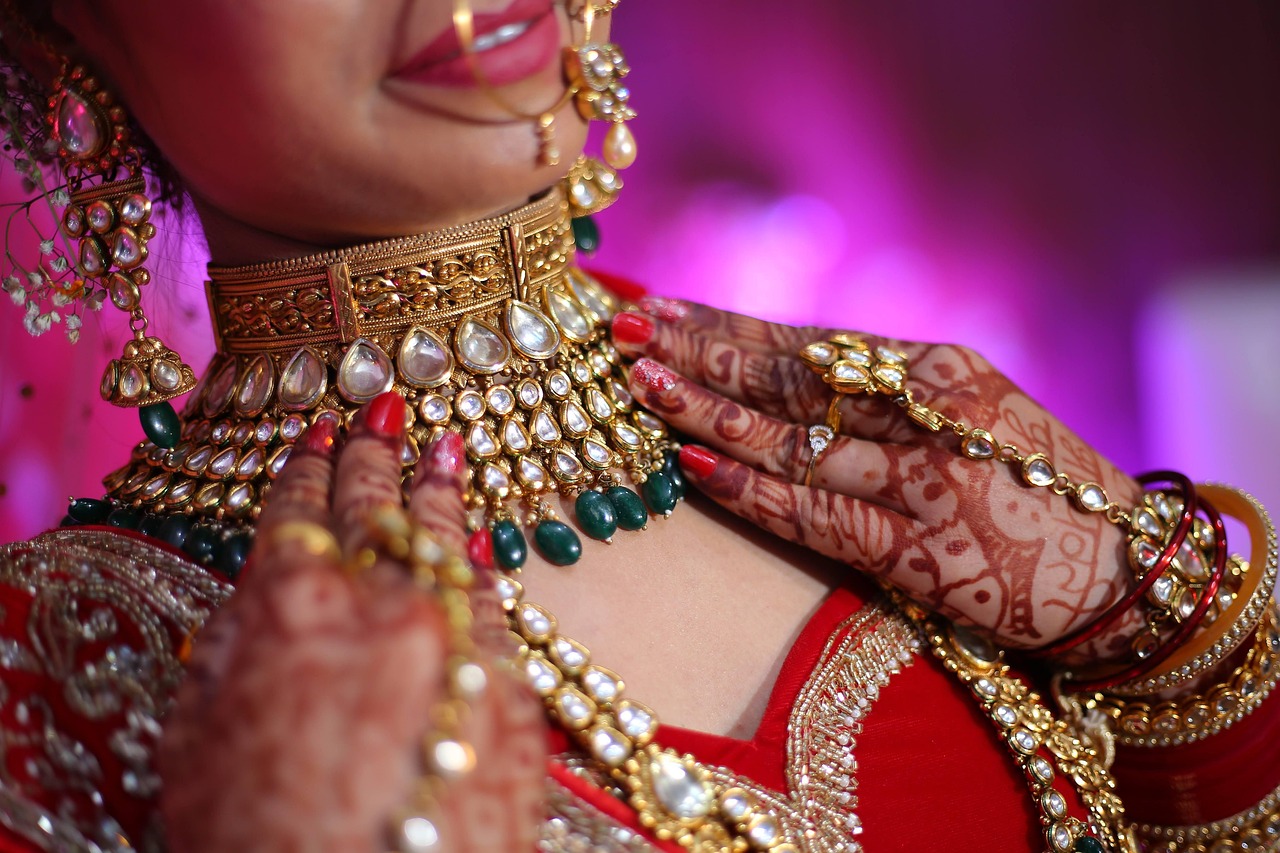 2. Elements to Include in Your Mehndi for Karwa Chauth