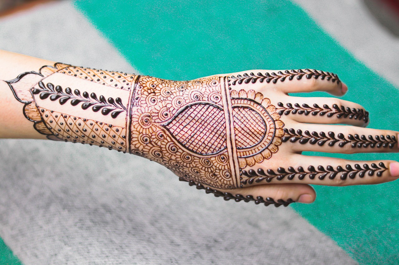 3. Tips for Stunning Chand Mehndi Application