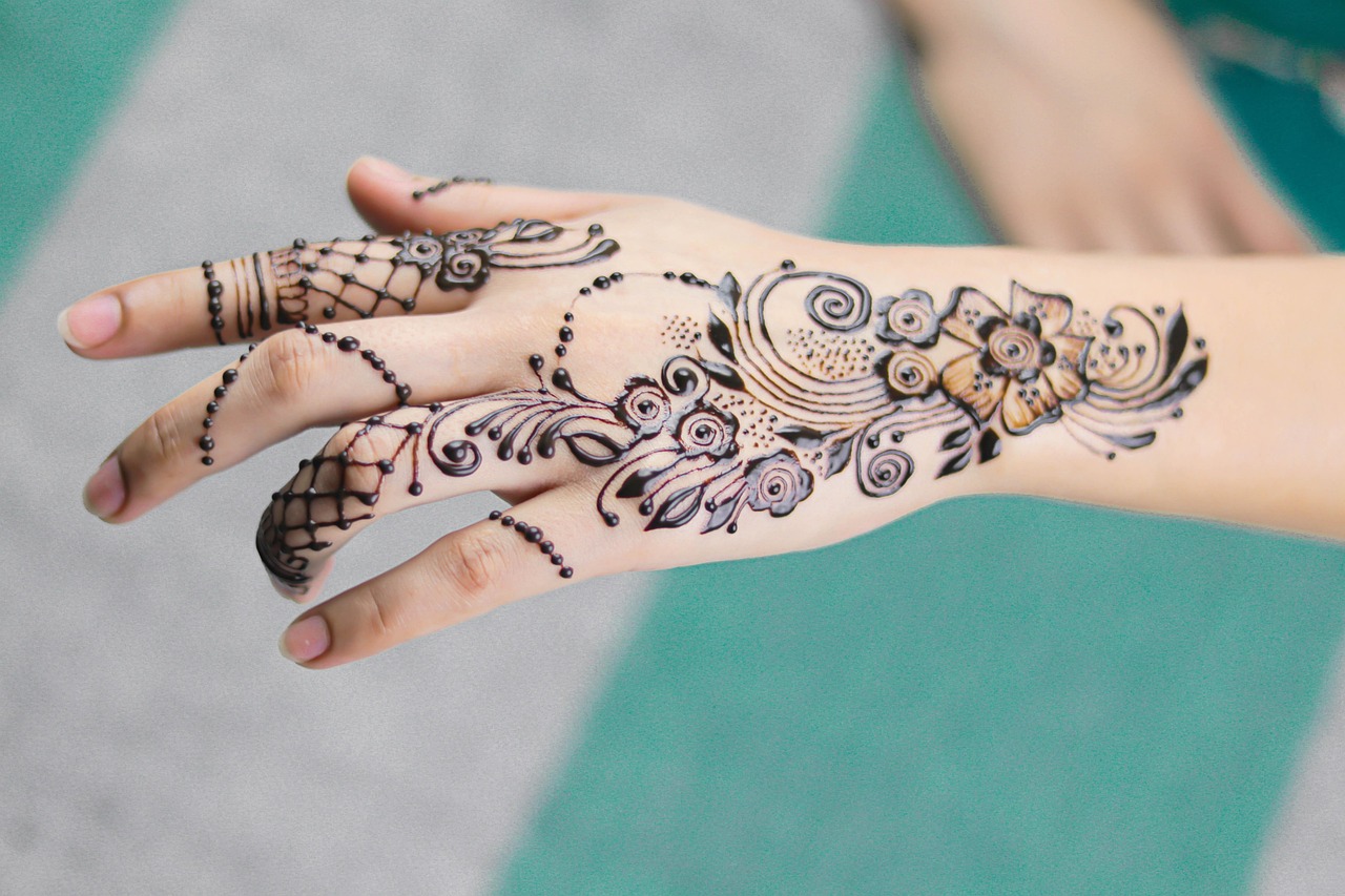 Choosing the Right Mehndi Artist and Style