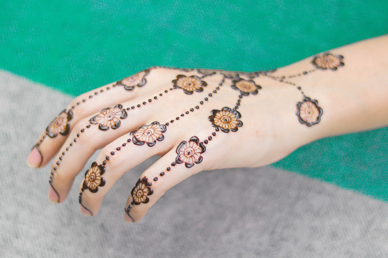 Choosing the Right Mehndi Artist