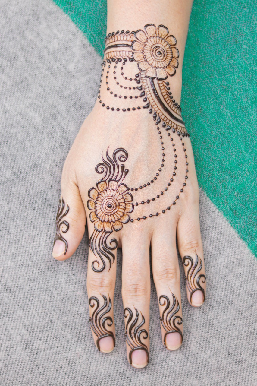 DIY Mehndi Tips for Beginners This Diwali