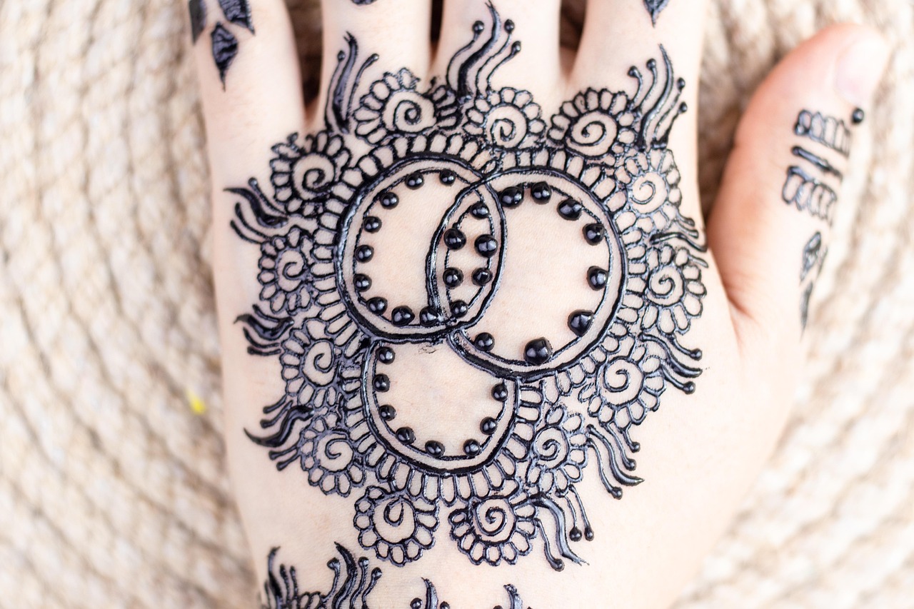 How to Create Stunning Gol Mehndi Designs