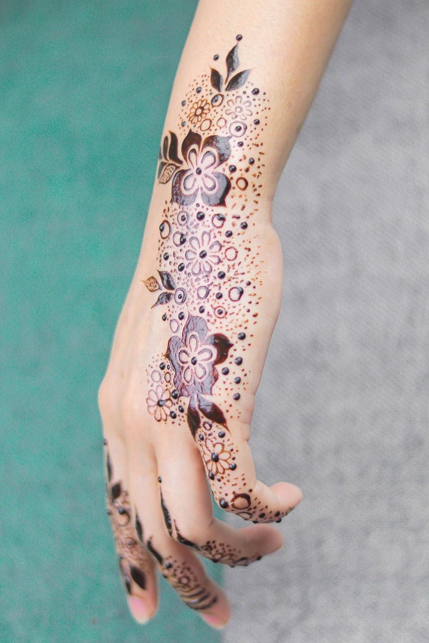 Incorporating Personal Style with Bold Mehndi Designs