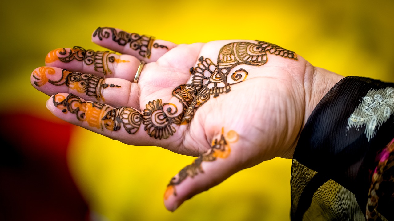 Popular Styles and Trends in Indian Mehndi Designs