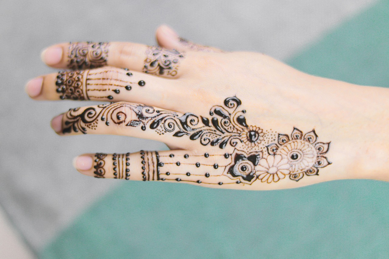 Tips for Applying Mehndi at Home in 2023