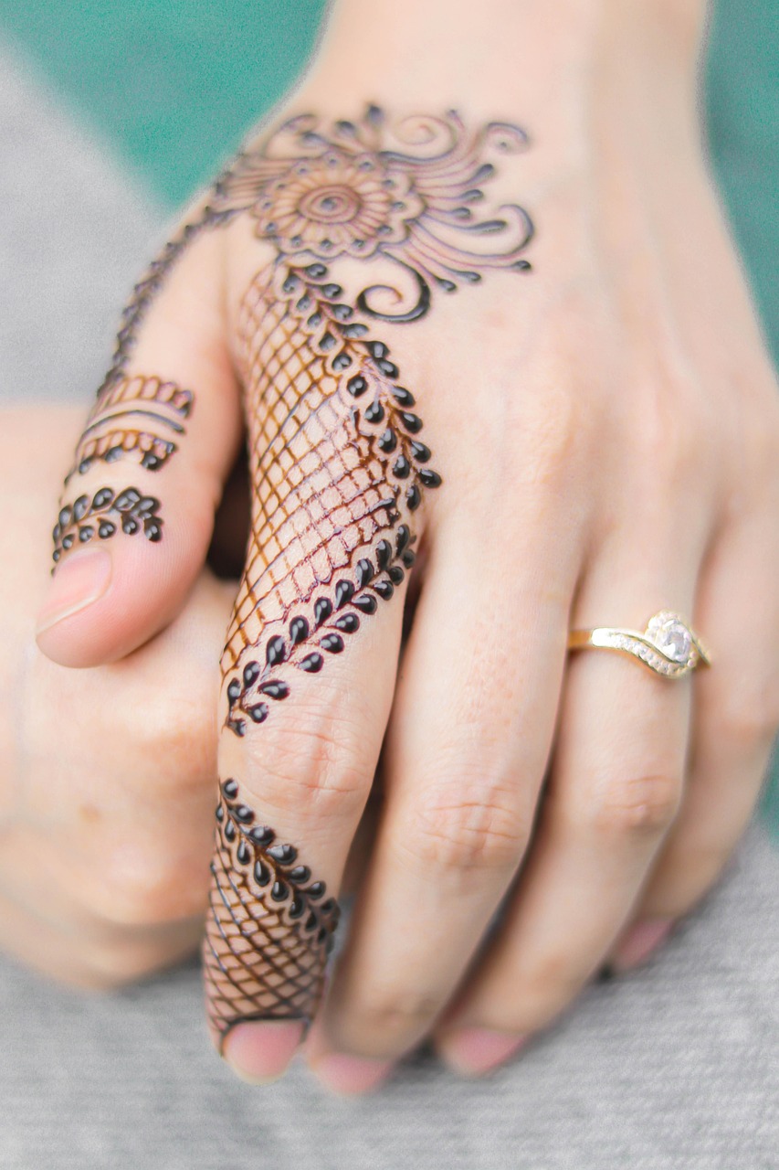 Why Choose a One Finger Mehndi Design?