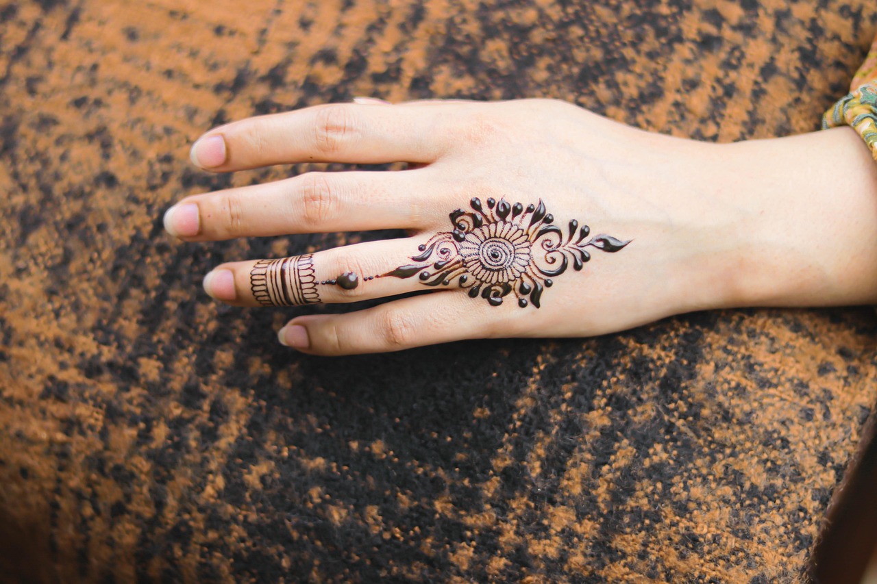 4. Tips to Get the Best Mehndi in 2021