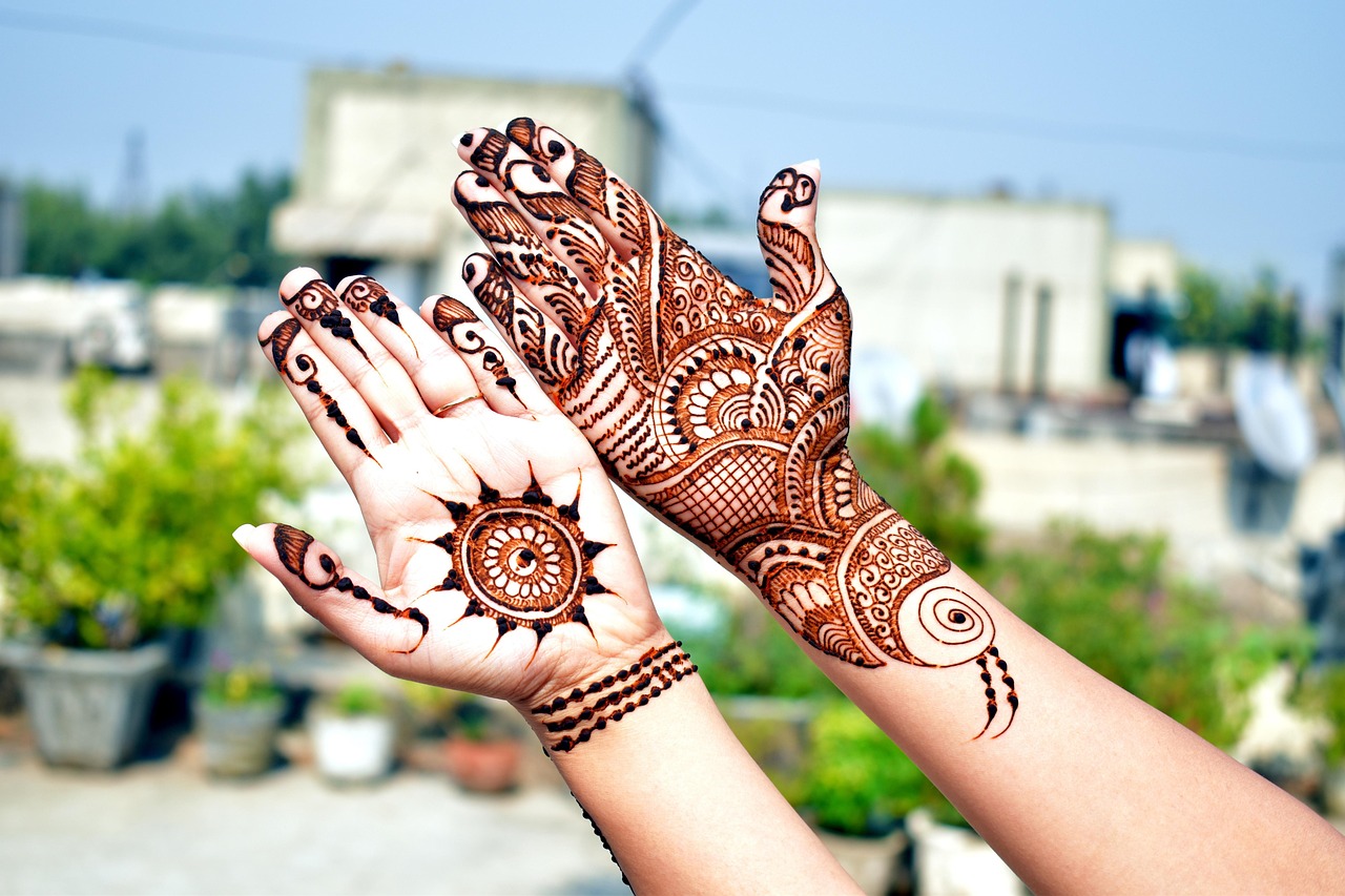Colors, Styles, and Trends for 25th Anniversary Mehndi