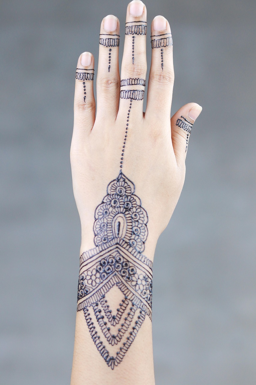 Key Aspect of Mehndi Design Simple for Back Hand