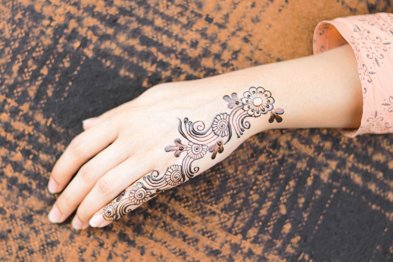 Key Aspect of Simple One Line Mehndi Design