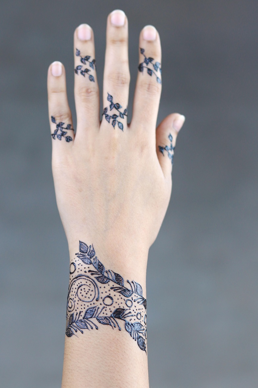 Popular Patterns for Simple Leg Mehndi Designs