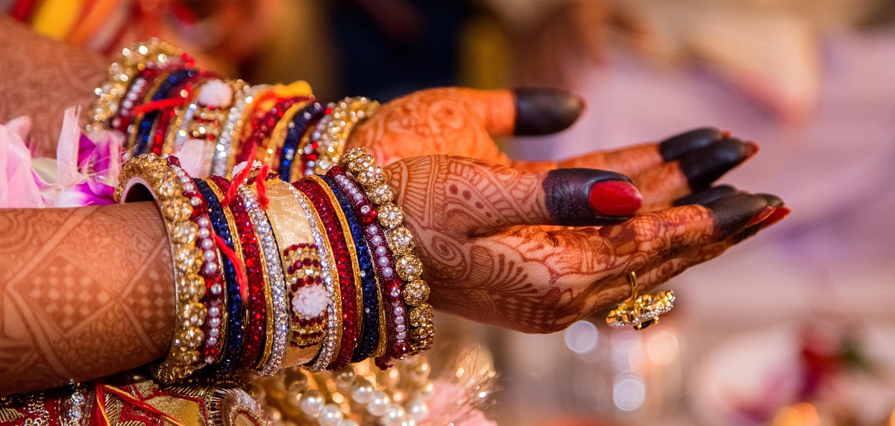 The Essence of Jewellery-Inspired Mehndi for Back Hands