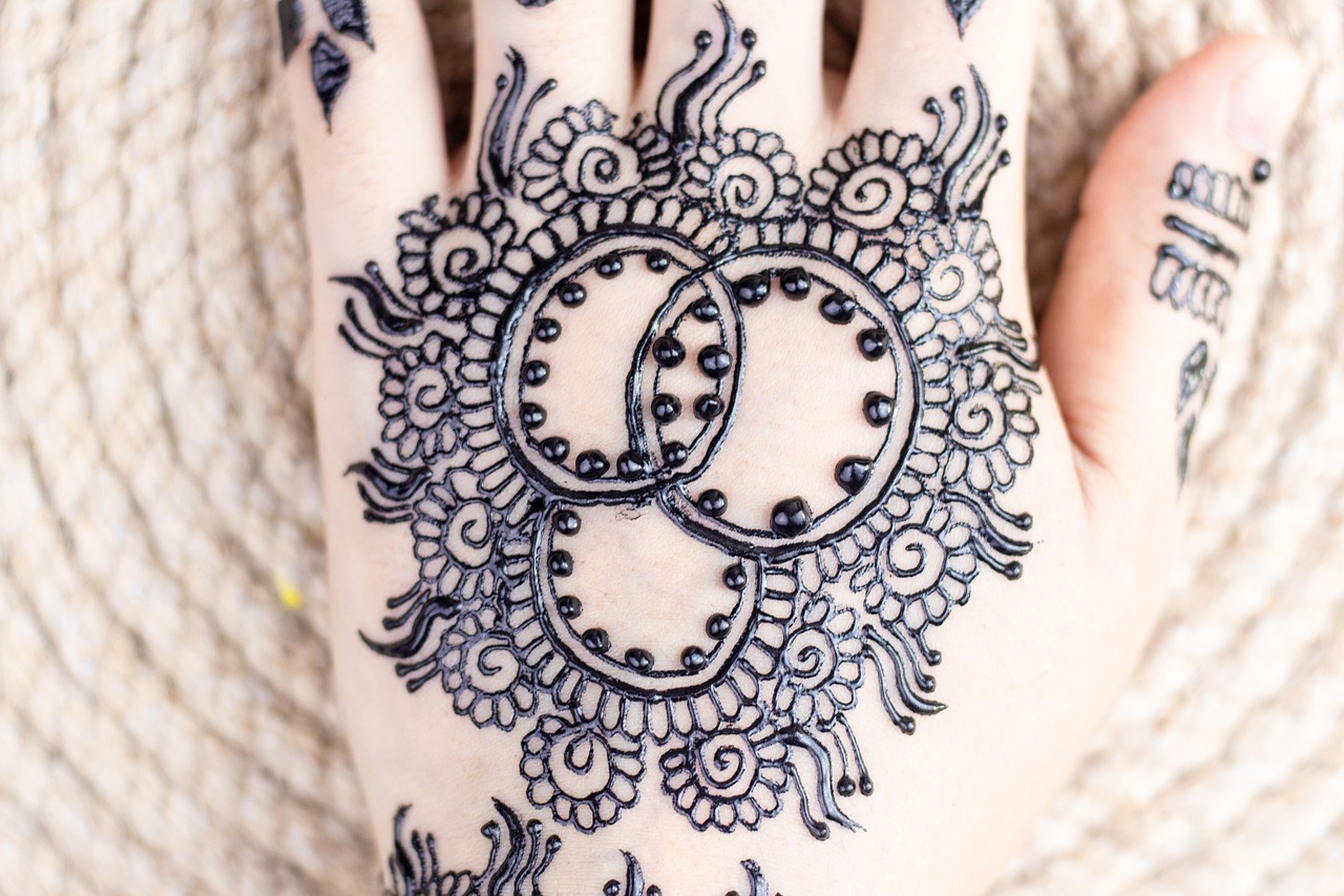Tips and Tricks for Stunning Simple Mehndi Designs