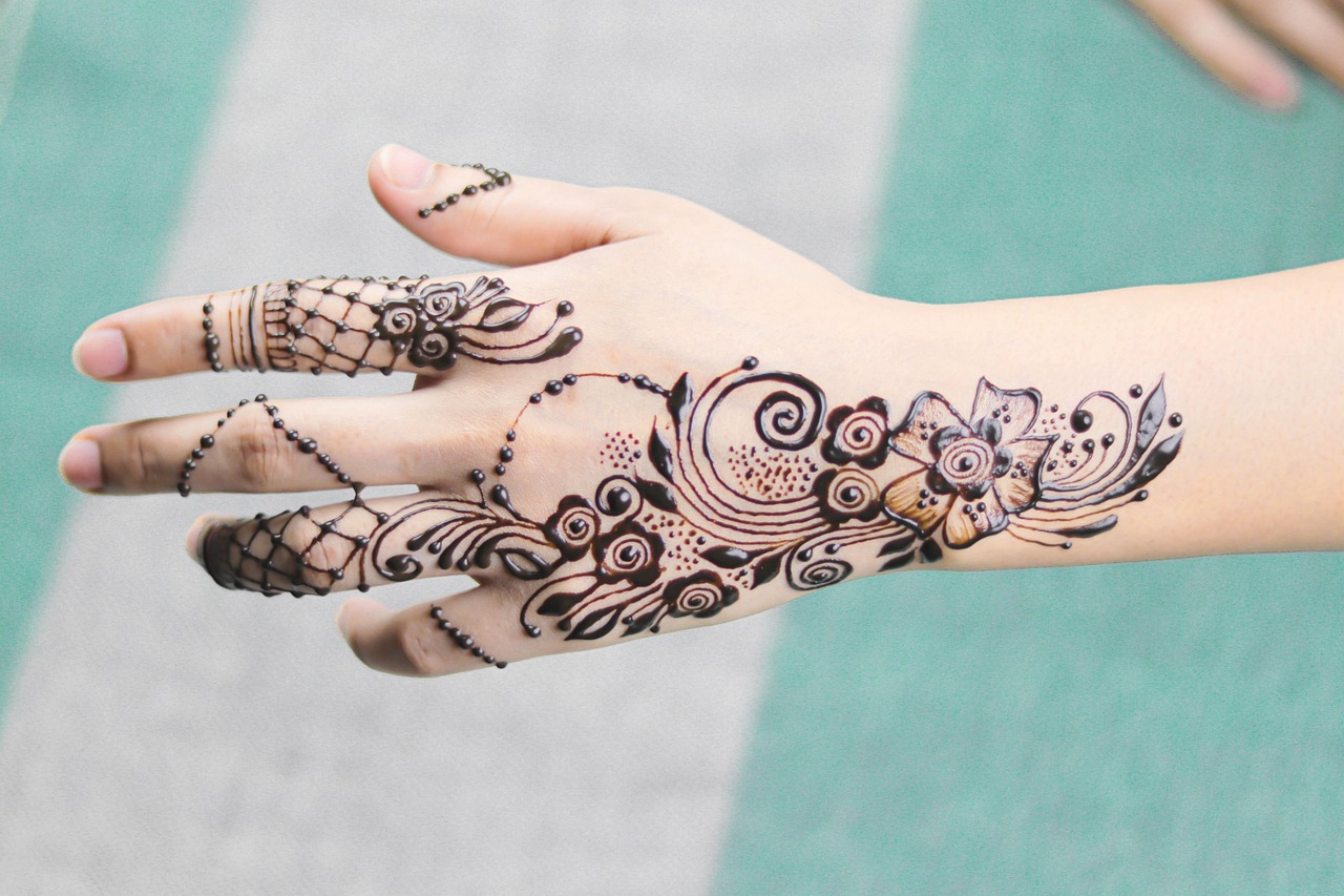 Tips for Choosing the Perfect Mehndi for Menâs Wedding