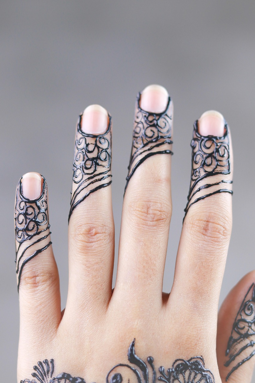 Tips to Perfect Your Simple One Line Mehndi Design
