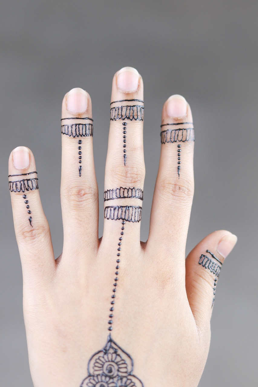Why Choose Simple Mehndi Designs for Front and Back?