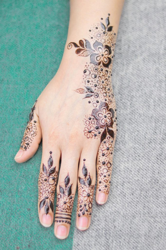 Elements of Arabic Mehndi Design for Back Hand